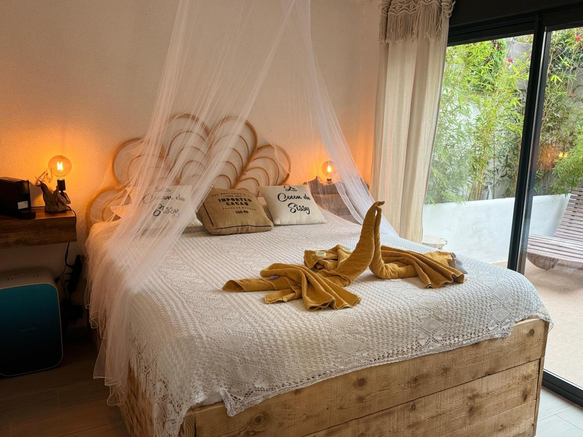 Le Cocon De Sissy Otel Saintes-Maries-de-la-Mer Dış mekan fotoğraf